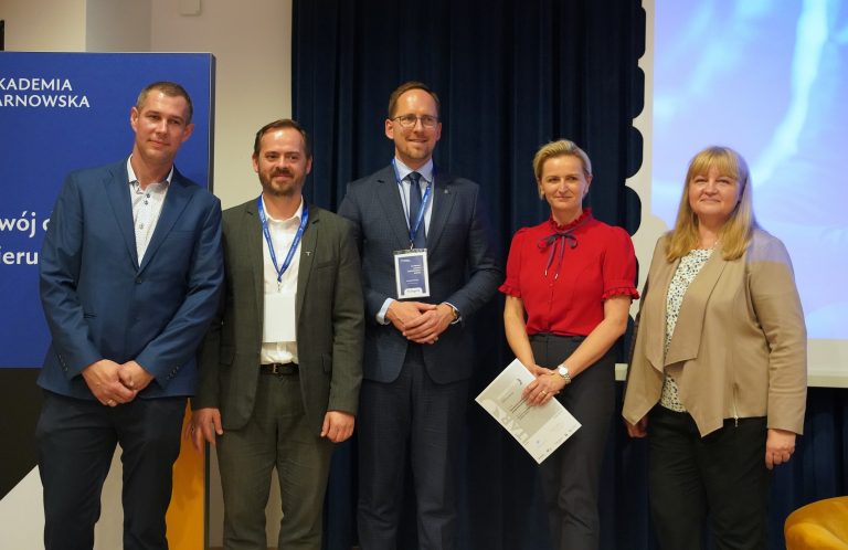 Nowatorska metoda wytwarzania proppantów ceramicznych – Akademia Tarnowska i AGH (Wojciech Panna, Magdalena Szumera i Jarosław Cyboroń)