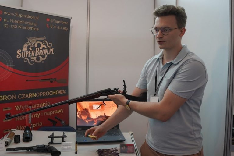 Stanowisko wystawiennicze Super Broń